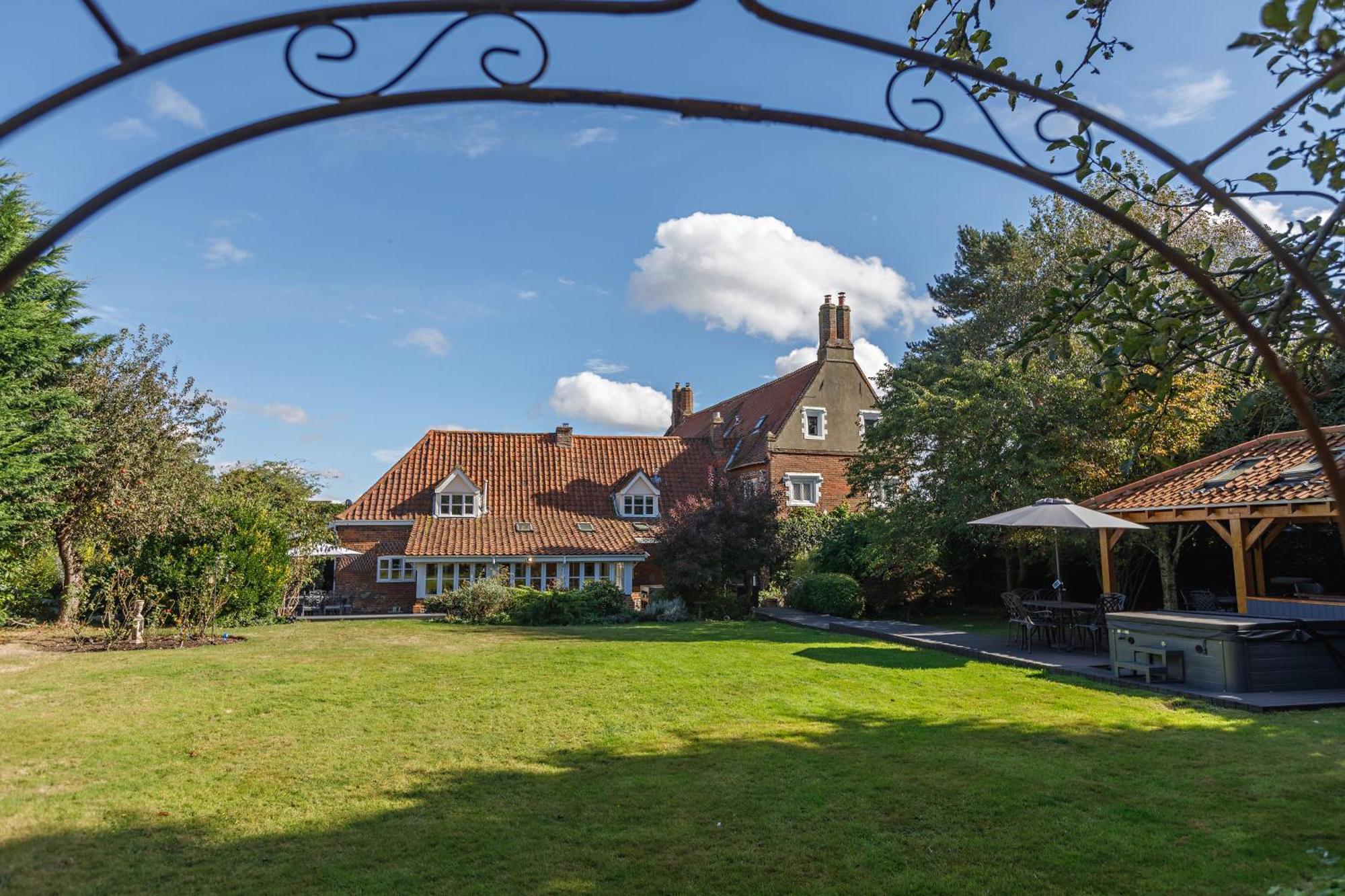 Catton Old Hall ノリッチ エクステリア 写真